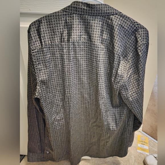 Guess - Picture 3 of 7